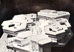 Pasquale Fazio-Pahlavi Universituy Shiraz Iran modello della piazza centrale 1964-70 progetto per la società internazionale di progettazione Interplan