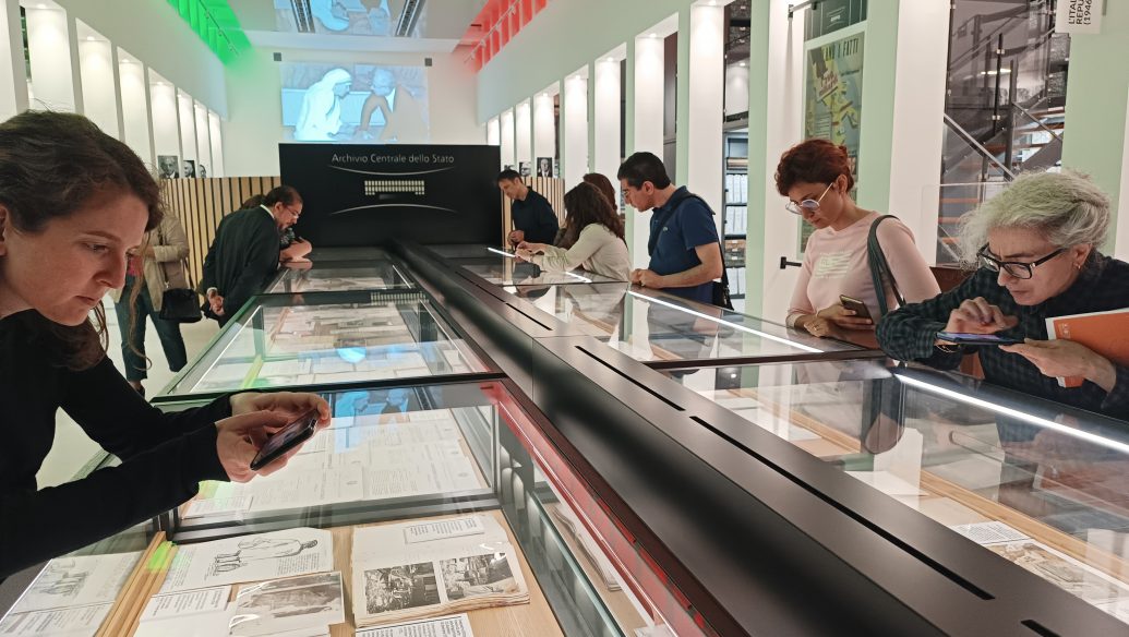 Visita guidata a “Lo Scrigno della memoria” per i corsisti in Archivistica contemporanea